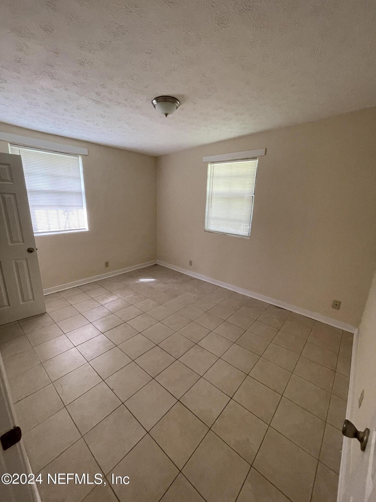 2171 W 40th Street - Photo 3
