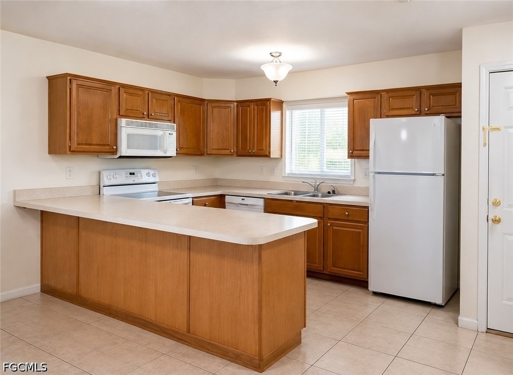 1623 Sw Santa Barbara Place - Photo 2
