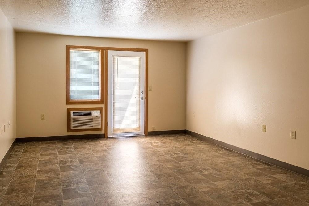 410 Ne Oak St - Photo 4