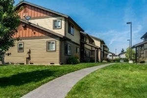 410 Ne Oak St - Photo 1
