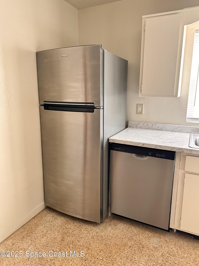140 Niemira Avenue - Photo 5
