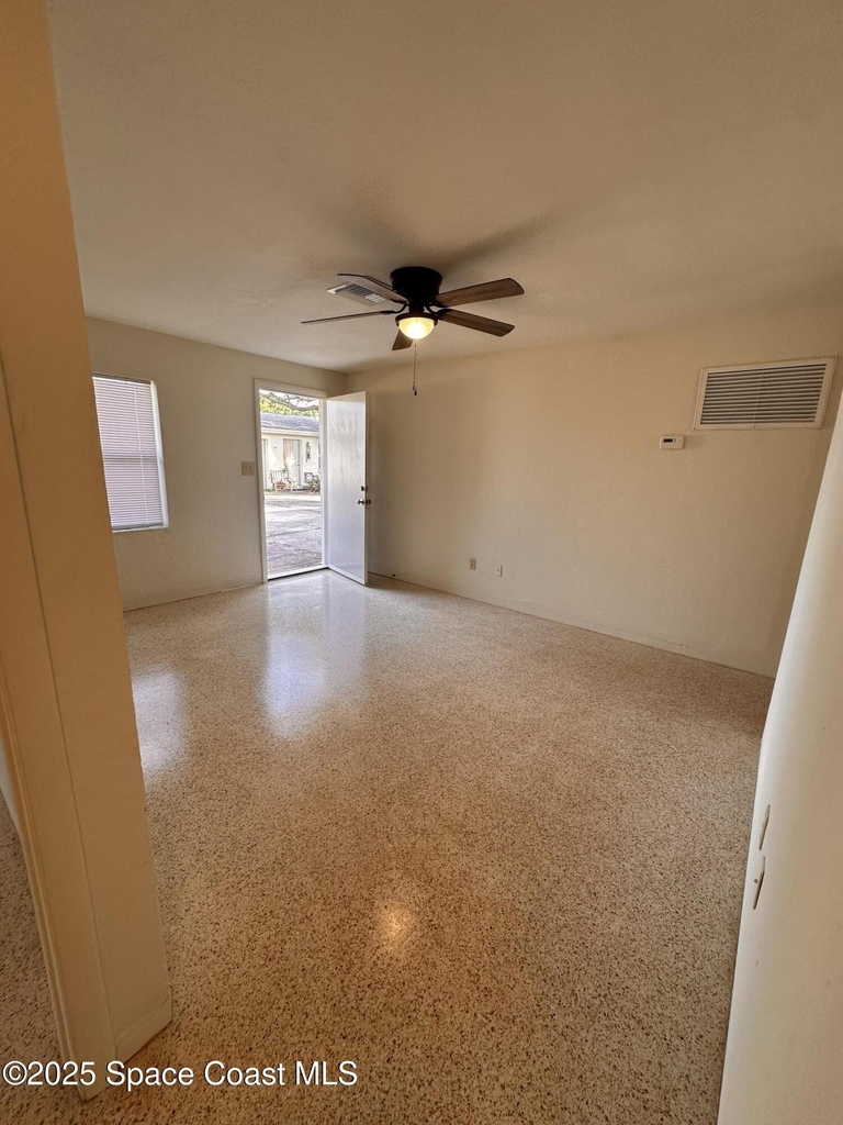 140 Niemira Avenue - Photo 2