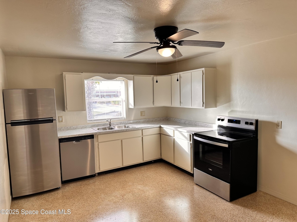 140 Niemira Avenue - Photo 4