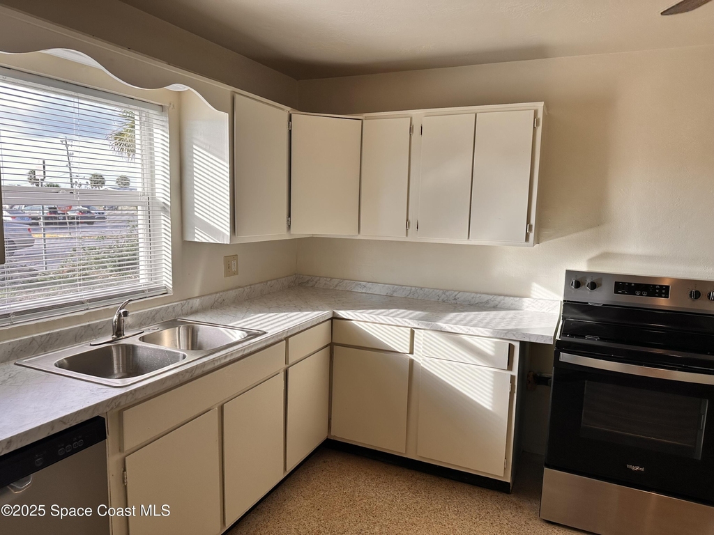 140 Niemira Avenue - Photo 7