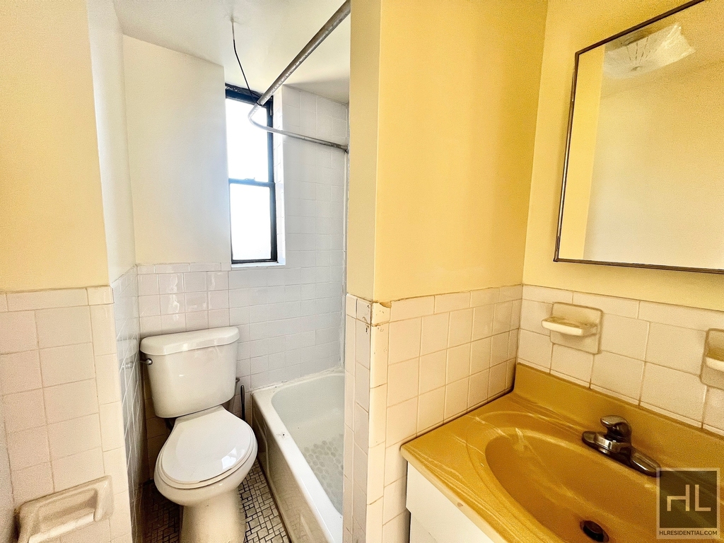 East 9th Street - Photo 4