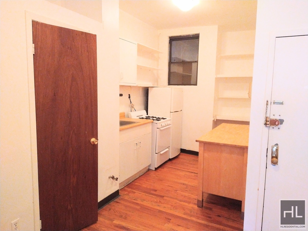 East 9th Street - Photo 3