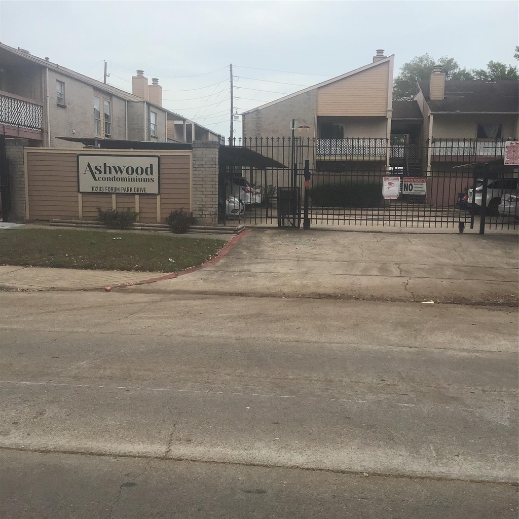 10203 Forum Park - Photo 3