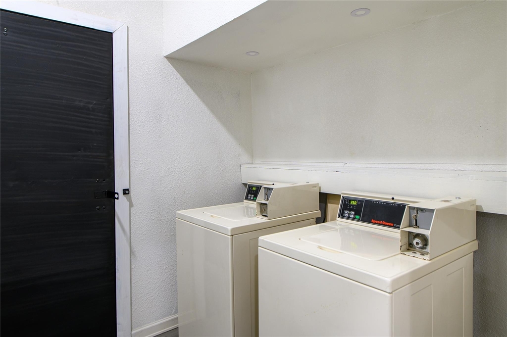 4705 Lyons Avenue - Photo 10