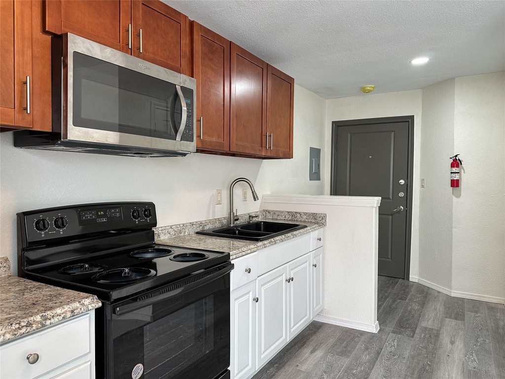 4705 Lyons Avenue - Photo 3