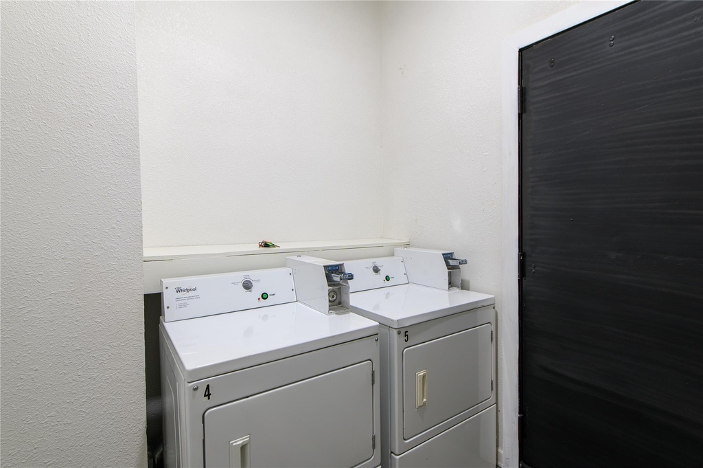 4705 Lyons Avenue - Photo 11