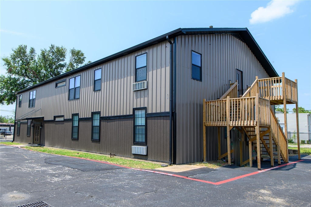 4705 Lyons Avenue - Photo 12