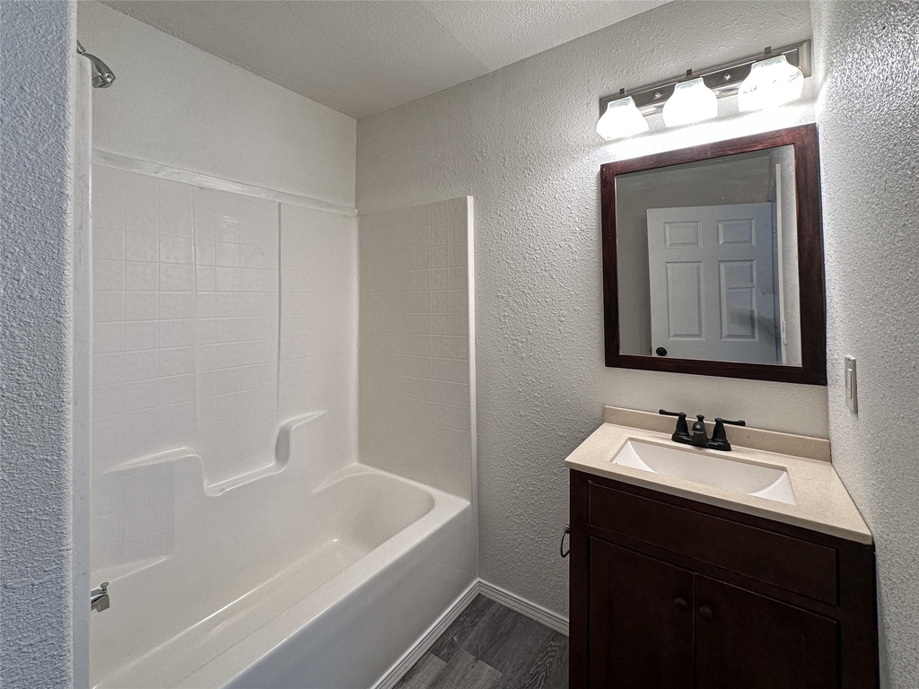 4705 Lyons Avenue - Photo 4