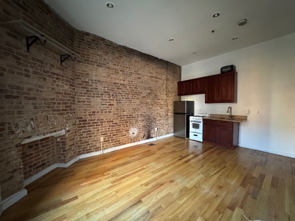 194 Edgecombe Avenue - Photo 0