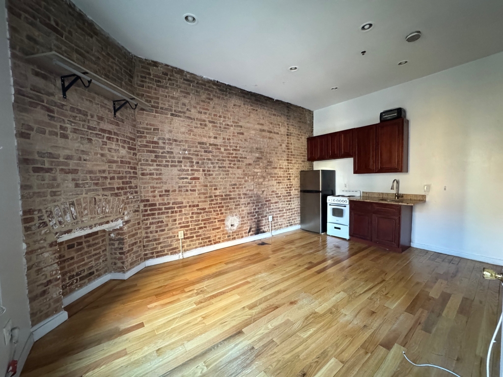 194 Edgecombe Avenue - Photo 1