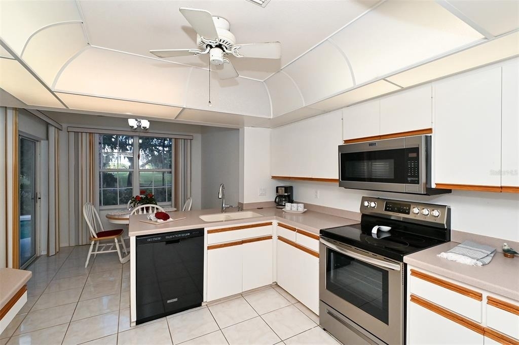 3866 Surrey Court - Photo 18