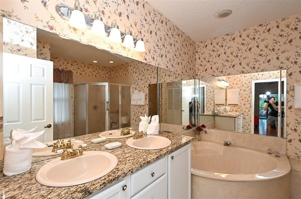 3866 Surrey Court - Photo 27