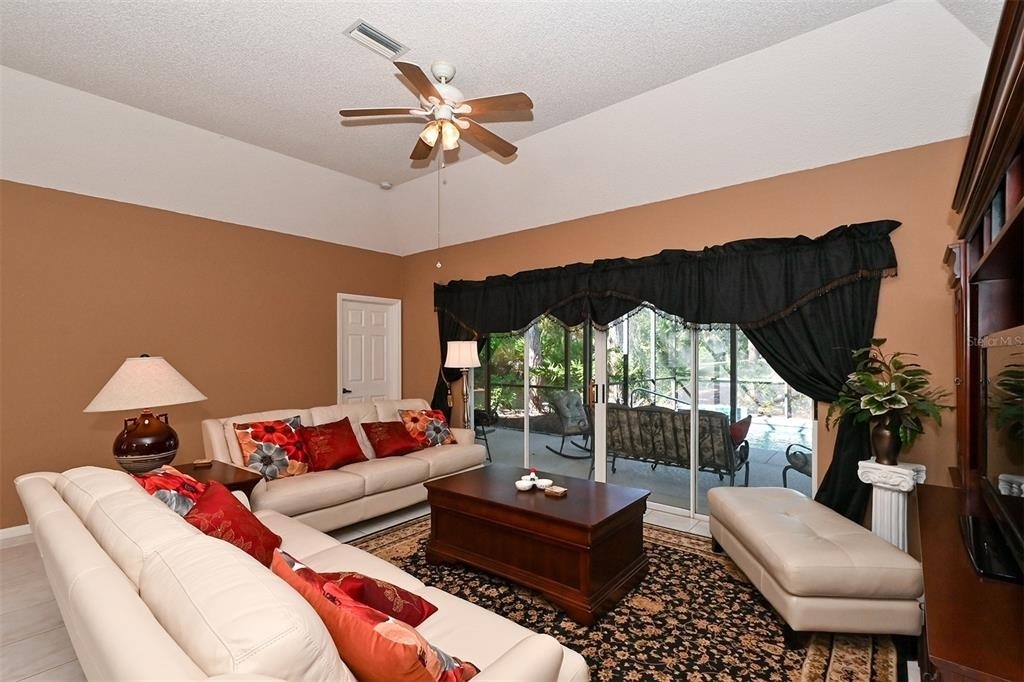 3866 Surrey Court - Photo 9