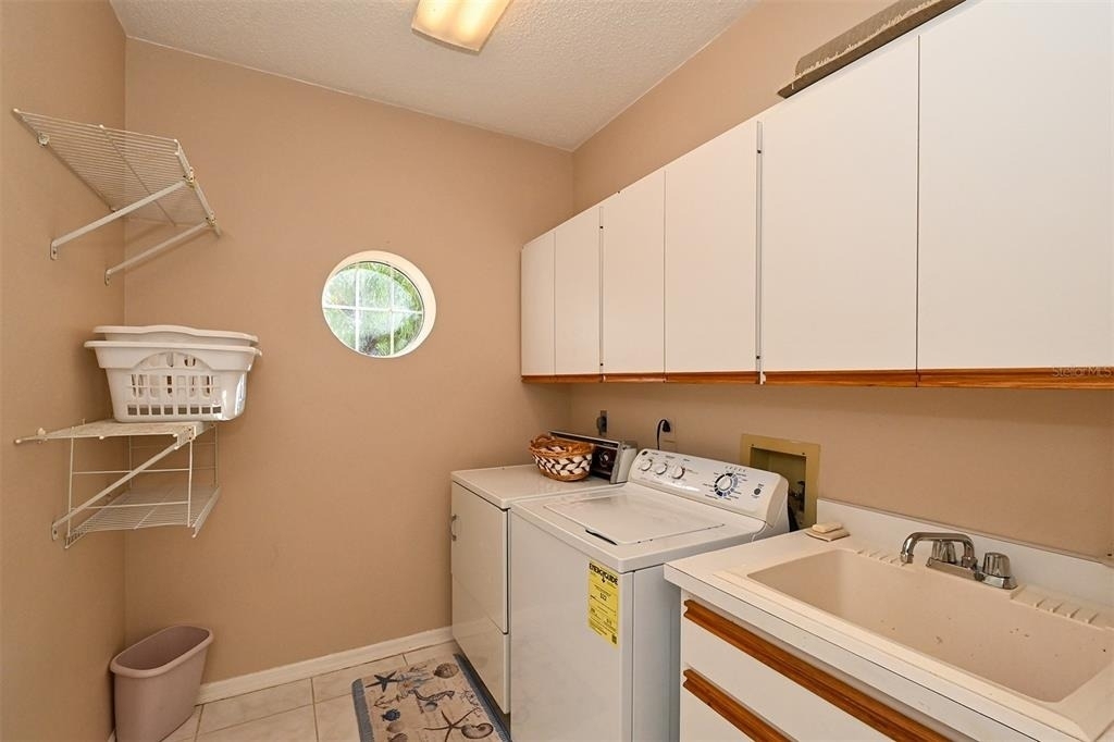 3866 Surrey Court - Photo 39