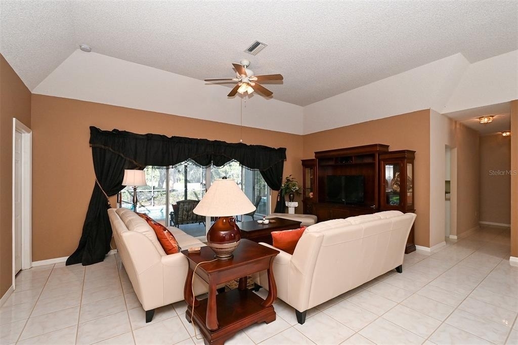 3866 Surrey Court - Photo 7