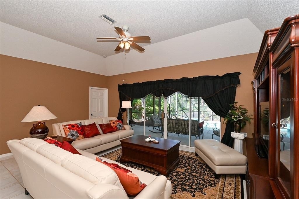 3866 Surrey Court - Photo 8