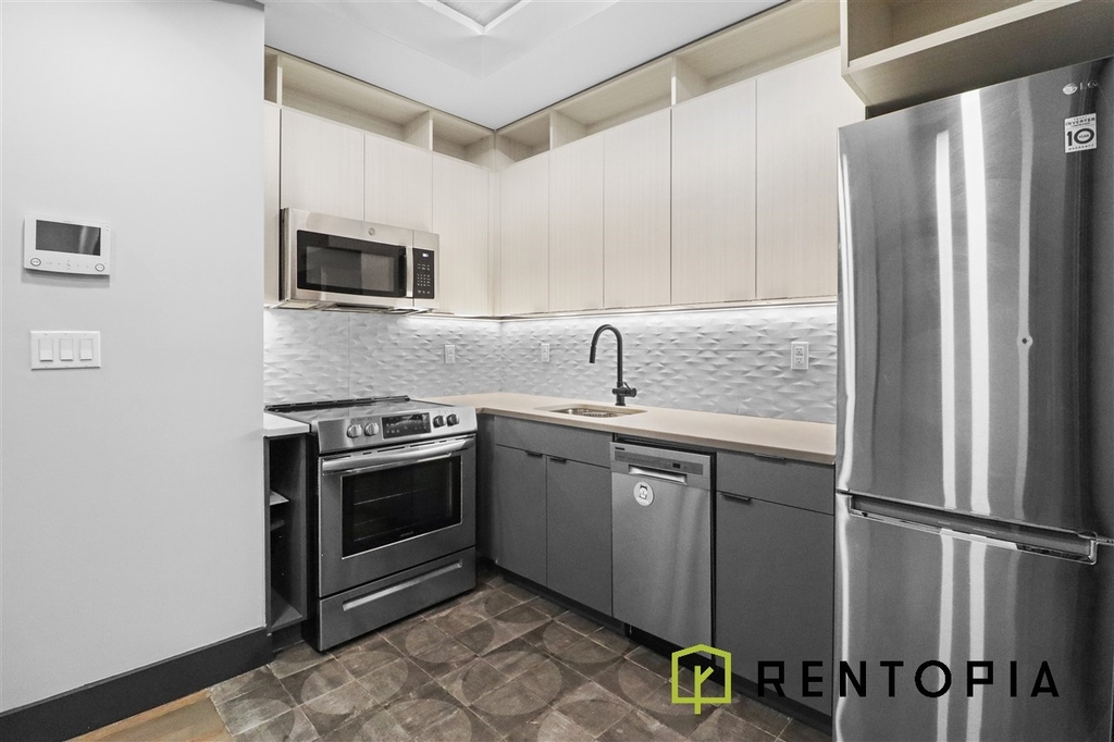 475 Grand Street - Photo 3