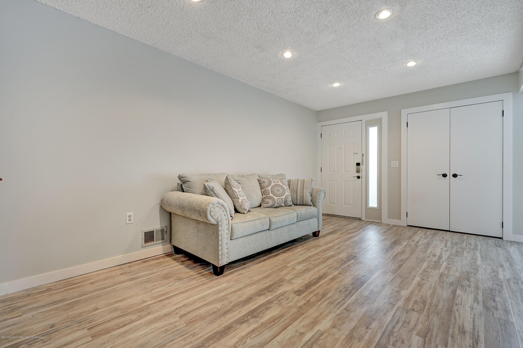 42 Hamilton Avenue - Photo 3