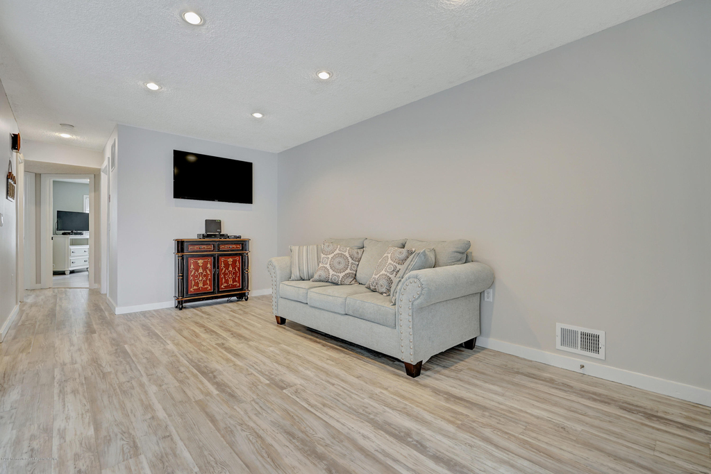 42 Hamilton Avenue - Photo 2