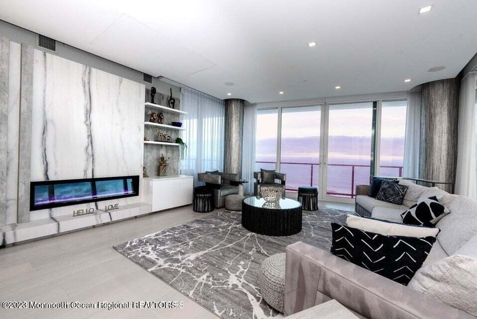 1101 Ocean Avenue N - Photo 3