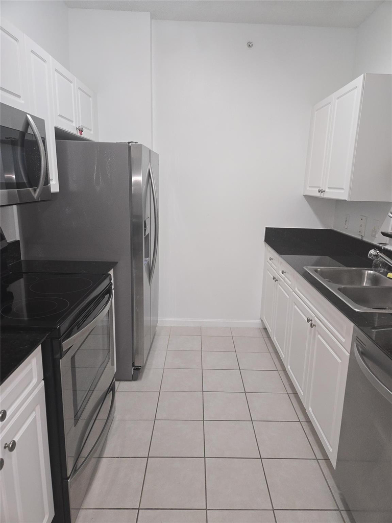 651 Okeechobee Boulevard - Photo 7