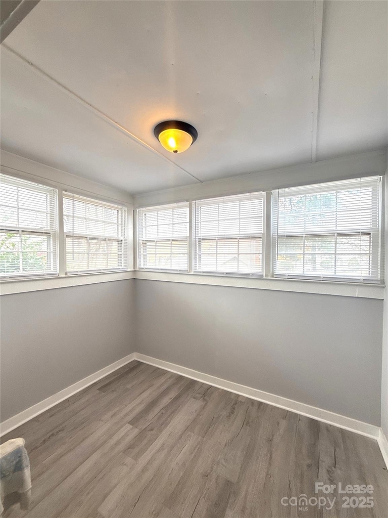 1142 Mona Drive - Photo 2