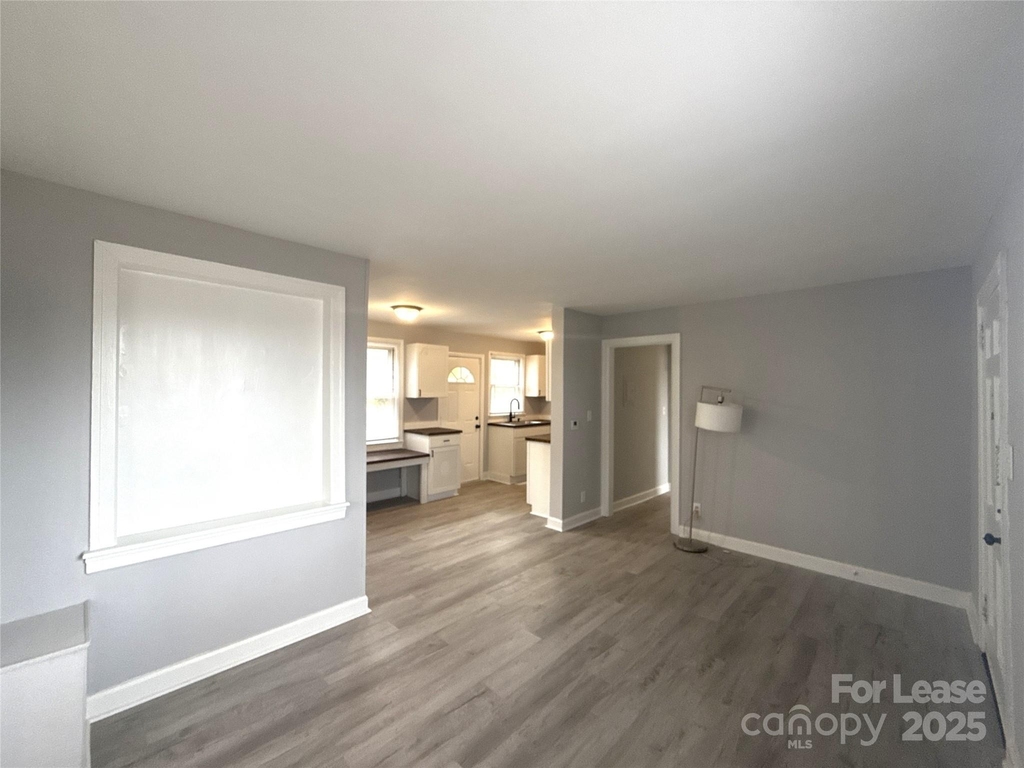 1142 Mona Drive - Photo 3