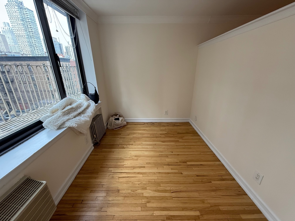 1570 First ave - Photo 7