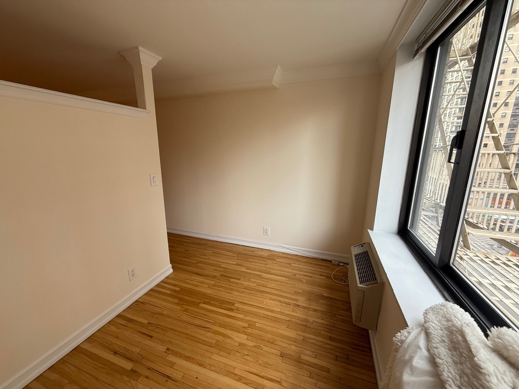 1570 First ave - Photo 5