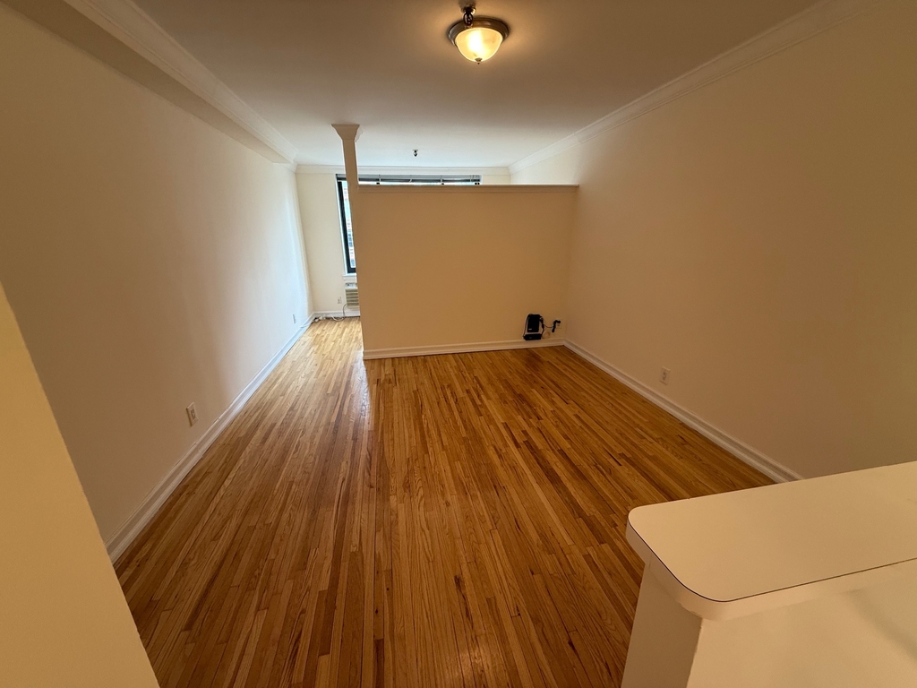 1570 First ave - Photo 2