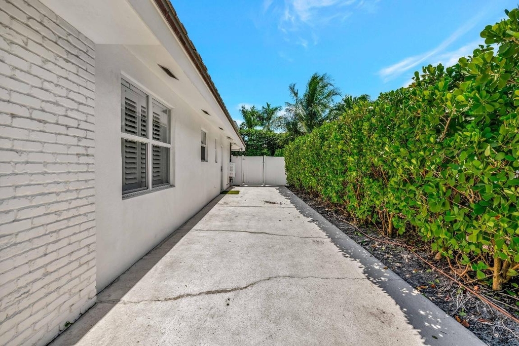136 Worth Court S - Photo 5