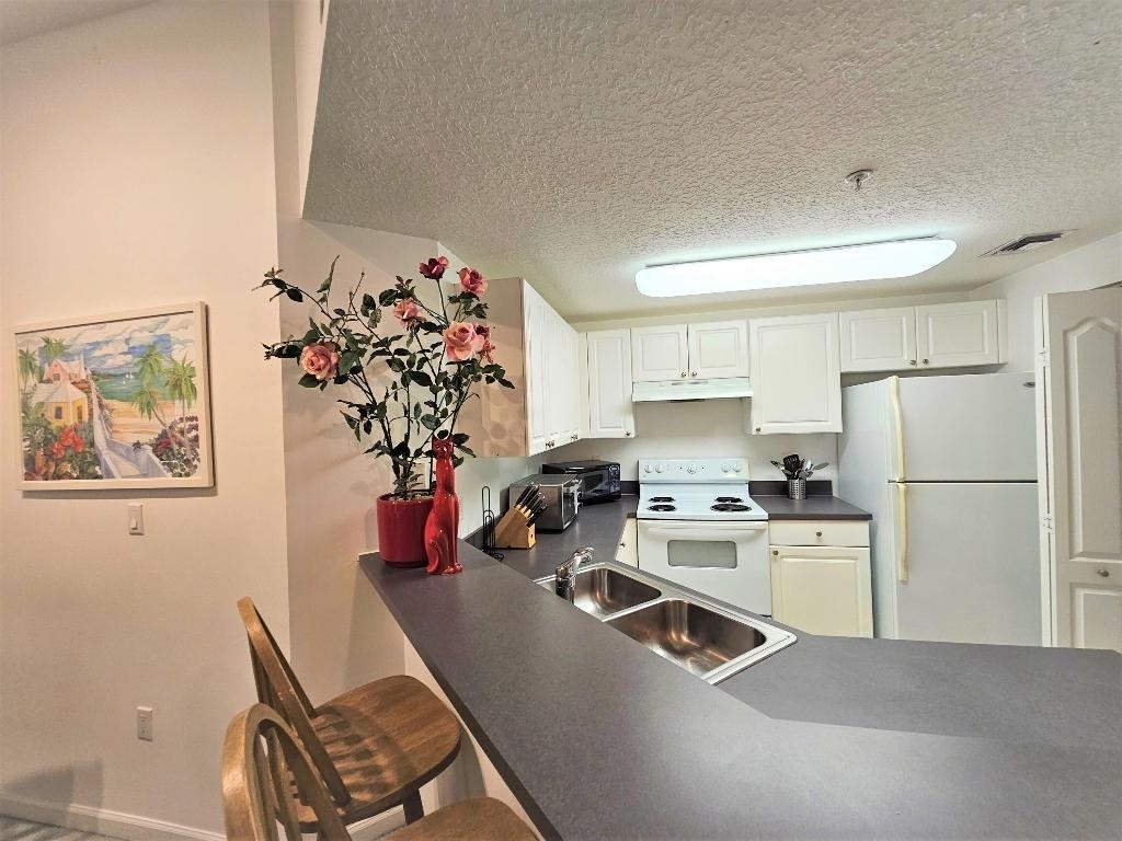 5050 Fairways Circle - Photo 7