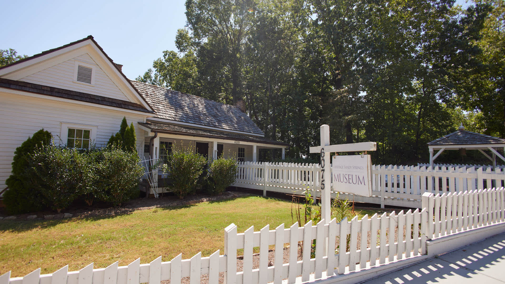 6558 Roswell Rd - Photo 4