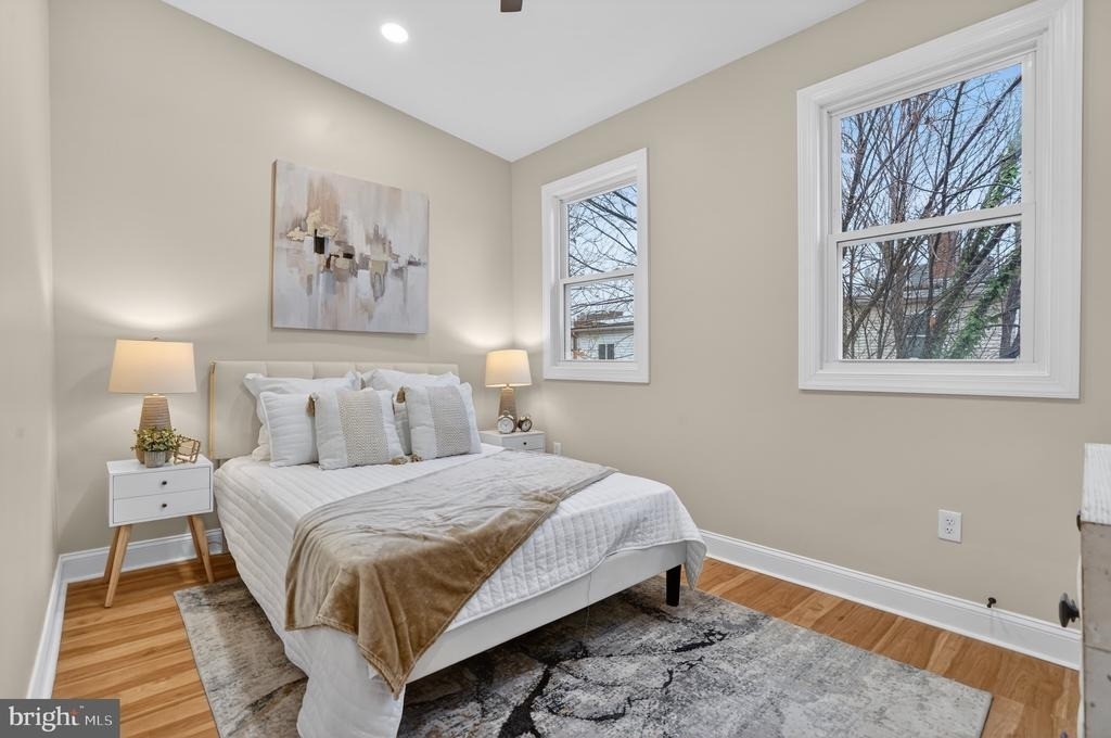 212 36th Street Ne - Photo 2