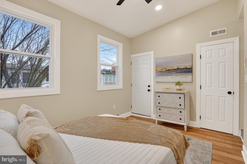 212 36th Street Ne - Photo 8