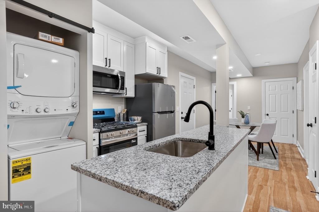 212 36th Street Ne - Photo 3