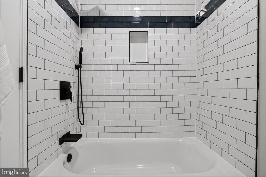 212 36th Street Ne - Photo 13
