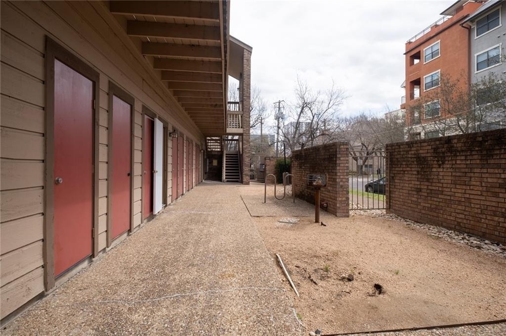 2210 Pearl St - Photo 14