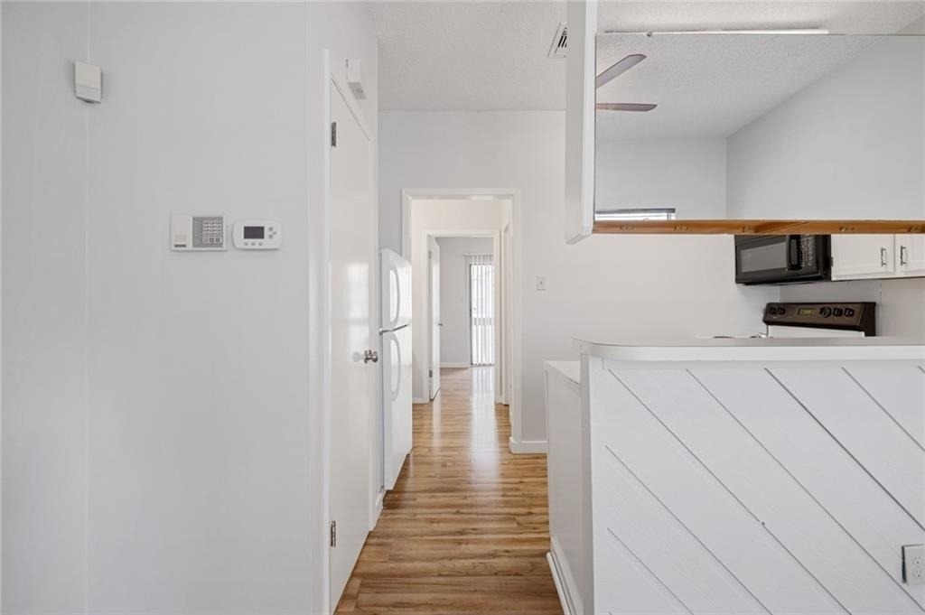 2210 Pearl St - Photo 3