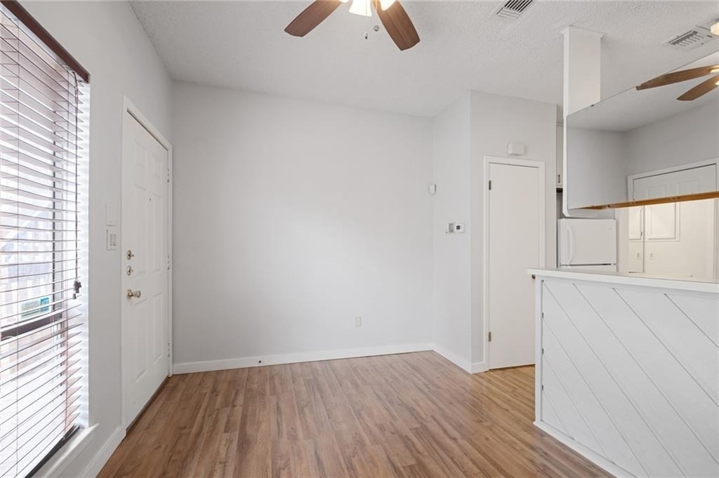 2210 Pearl St - Photo 2