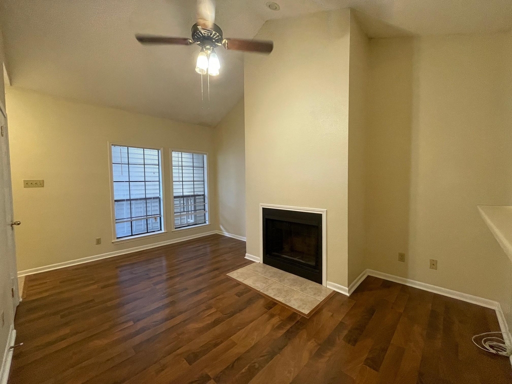 715 W 22 1/2 St - Photo 5