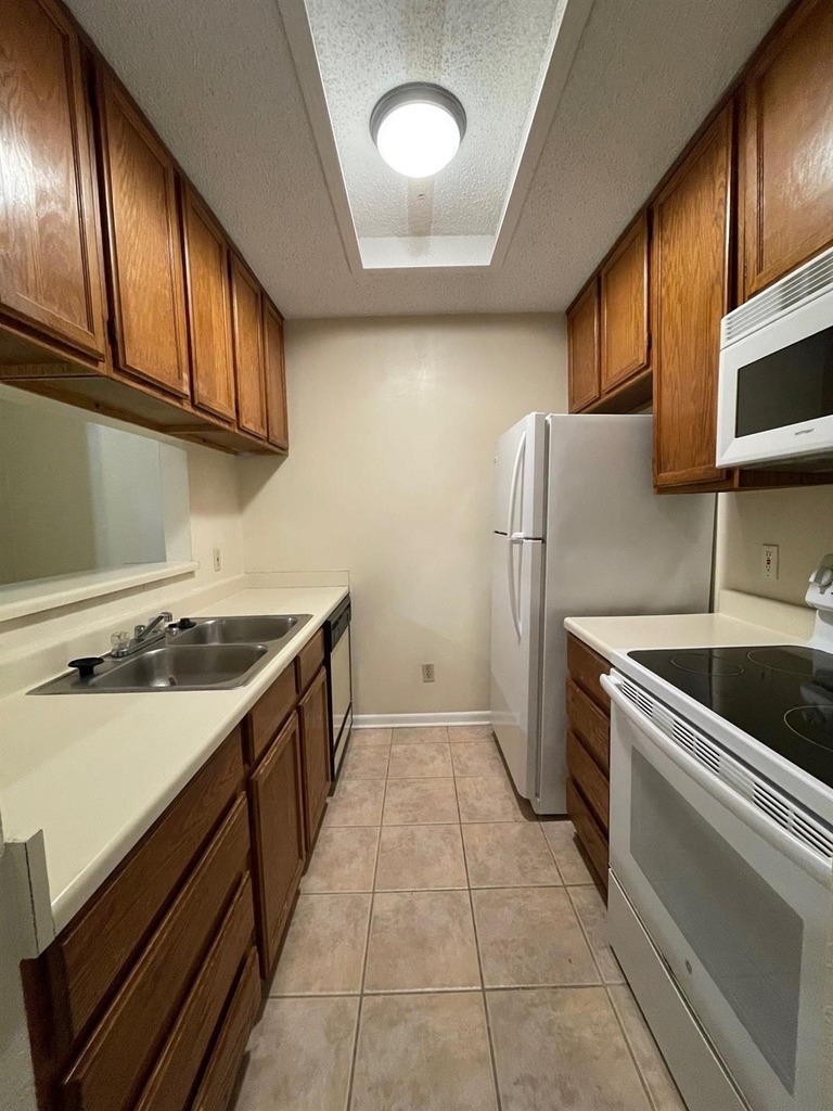 715 W 22 1/2 St - Photo 7