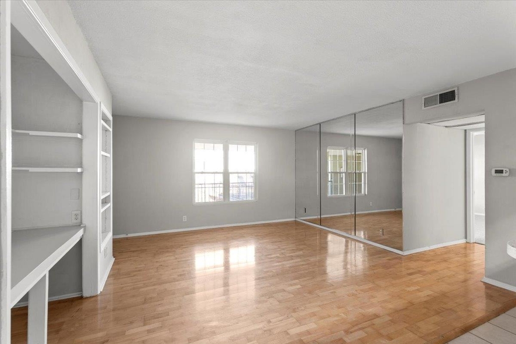 910 Duncan Ln - Photo 3