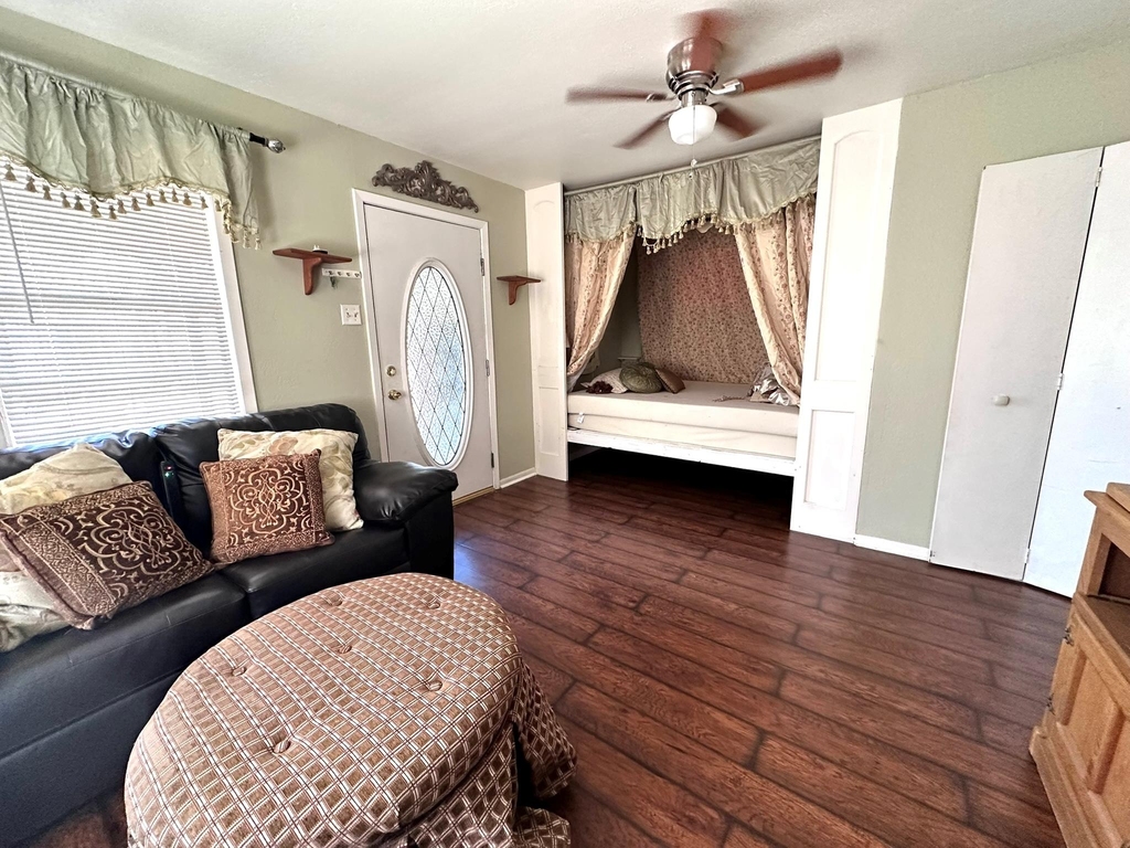 103 Yucca Dr - Photo 0