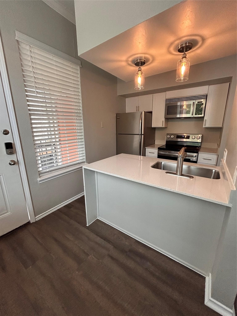 2814 Nueces St - Photo 4