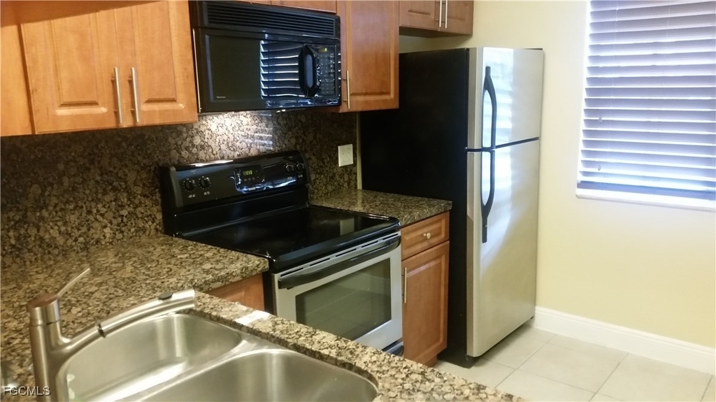3421 Winkler Avenue - Photo 10